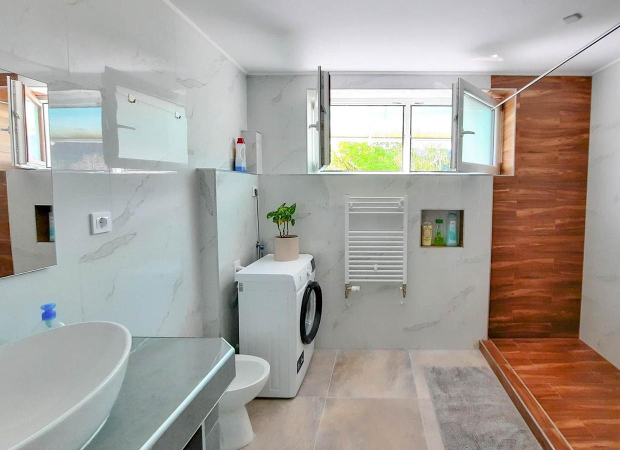 Deerwood Villa-Modern Cozy Apartment With Castle View بليد المظهر الخارجي الصورة